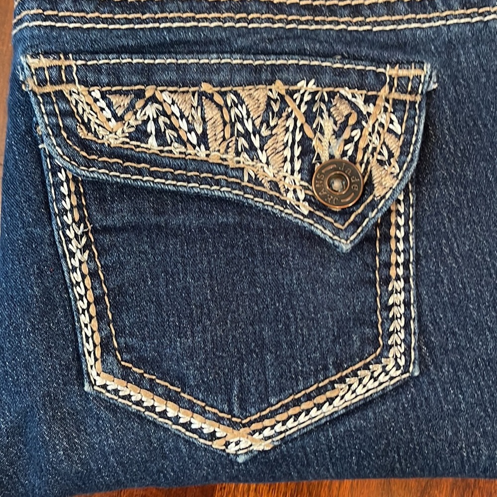 Jade Jeans Capris - Picture 2 of 8